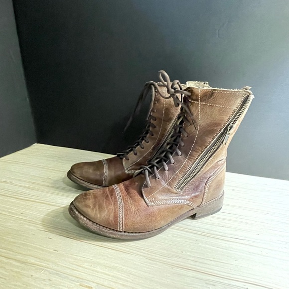 Bed Stu Cobbler Series combat style ankle boots, size 7. - Picture 2 of 8